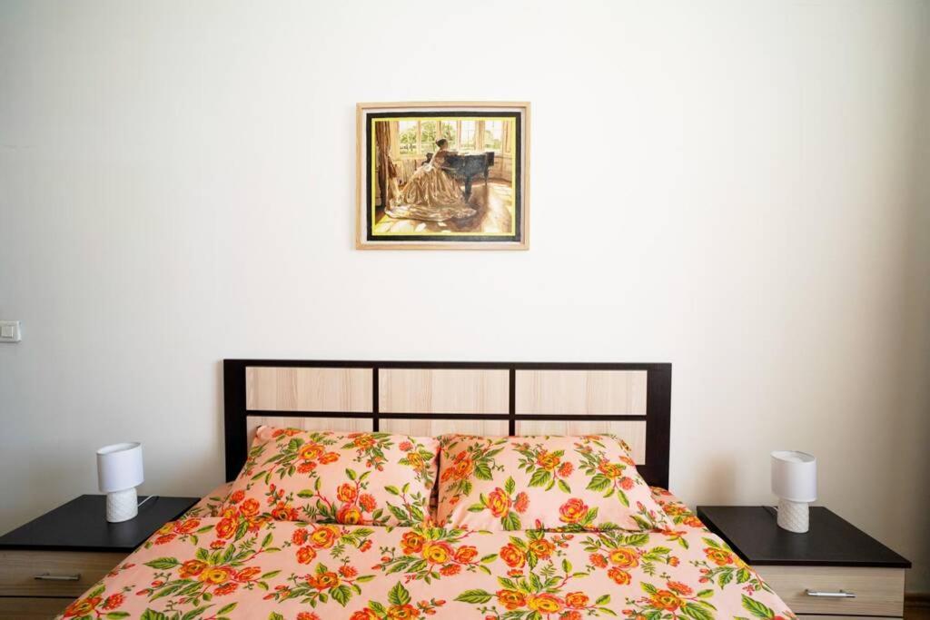 Appartamento Sky Modern 1 Bedroom Apt W Free Parking Bucarest