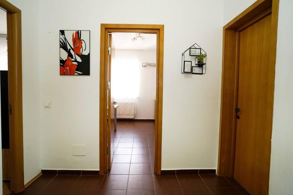 Appartamento Sky Modern 1 Bedroom Apt W Free Parking Bucarest